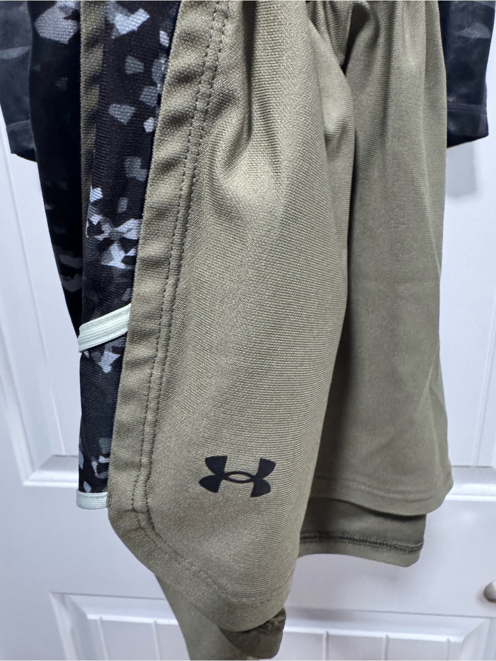 Under Armour Women's Olive Green Athletic Shorts with Black Camo Trim - Picture 4 of 4